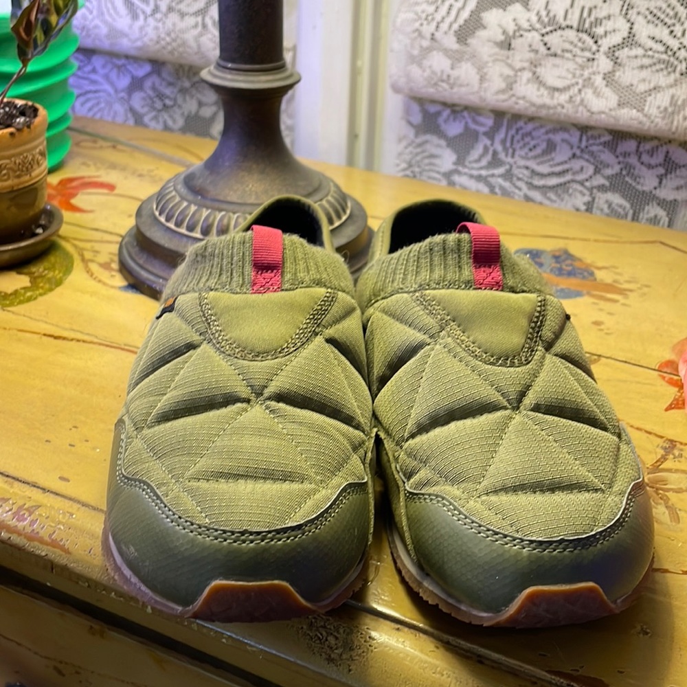 Teva sneakers khaki green size 8.